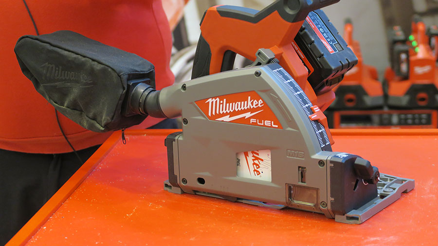 Scie plongeante sans fil M18 FPS55-552P Milwaukee Scie plongeante sans fil M18 FPS55-552P Milwaukee